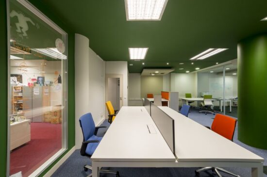 Oficina Open puesto fijo flexible en Icaza coworking